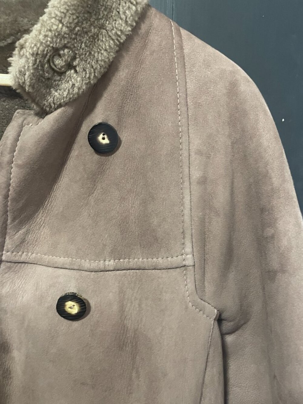Vintage Burberry Shearling Full-Length Coat in Excellent Condition - Picture 7 of 8